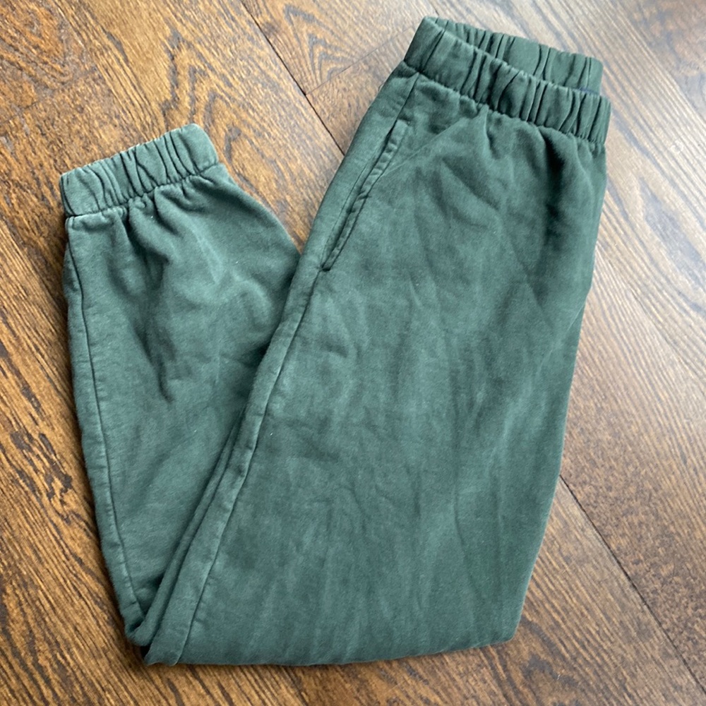 GREEN BRANDY MELVILLE SWEATPANTS